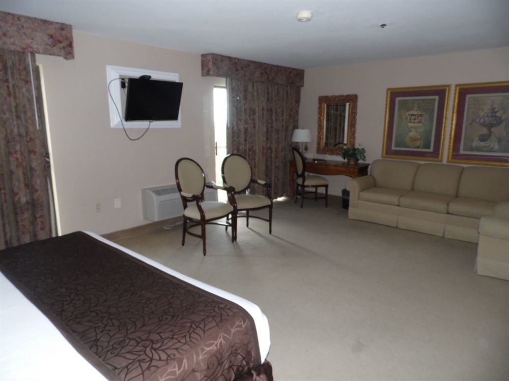 Regalia Hotel & Conference Center Village of Four Seasons Bagian luar foto