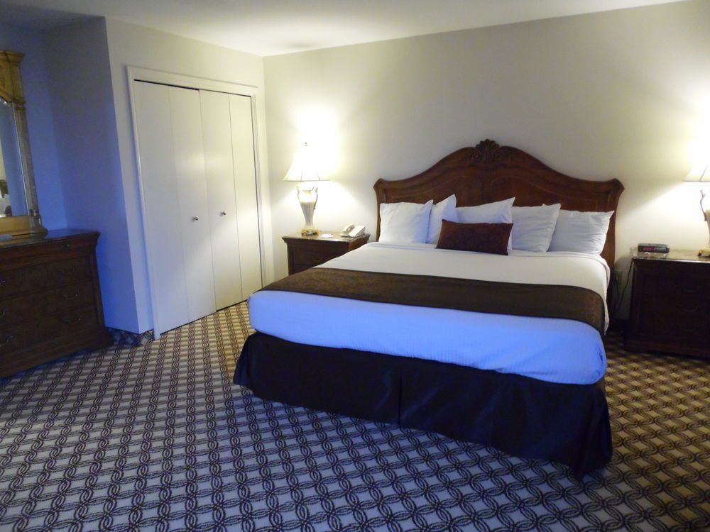Regalia Hotel & Conference Center Village of Four Seasons Bagian luar foto