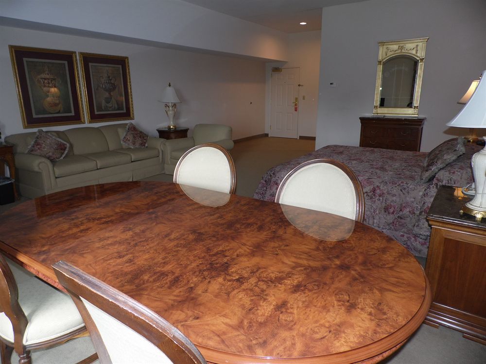 Regalia Hotel & Conference Center Village of Four Seasons Bagian luar foto