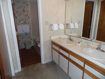 Regalia Hotel & Conference Center Village of Four Seasons Bagian luar foto